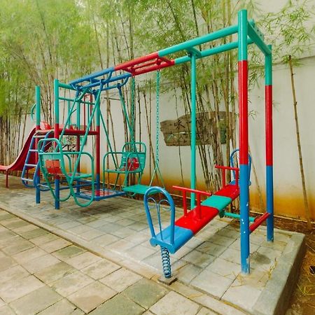 Urbanest Inn House Slipi Jakarta Luaran gambar
