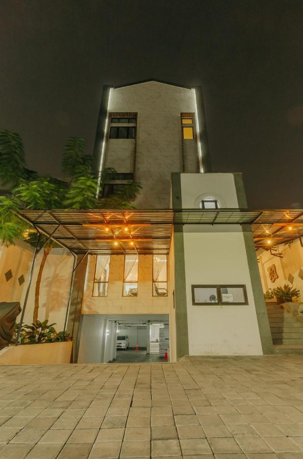 Urbanest Inn House Slipi Jakarta Luaran gambar