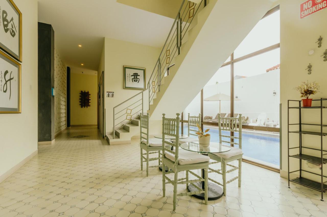 Urbanest Inn House Slipi Jakarta Luaran gambar