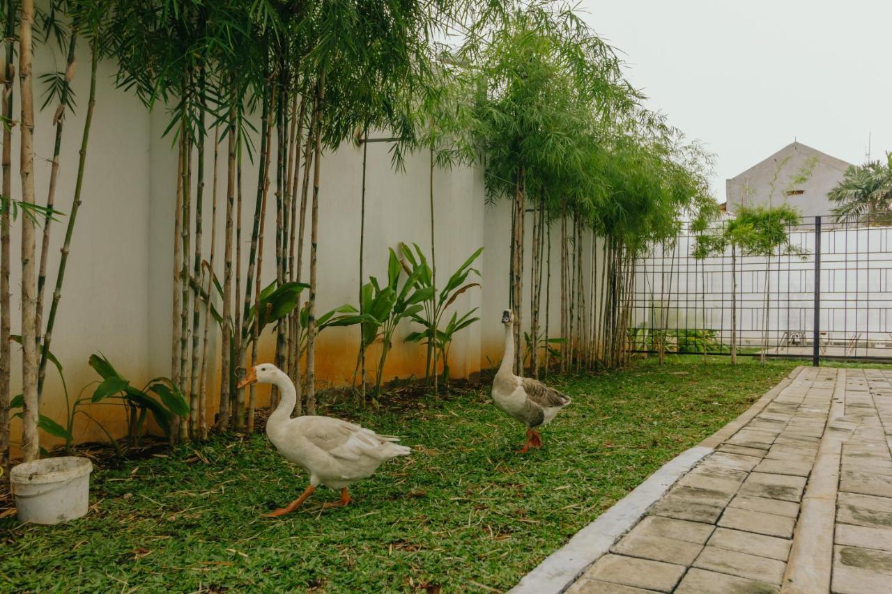 Urbanest Inn House Slipi Jakarta Luaran gambar