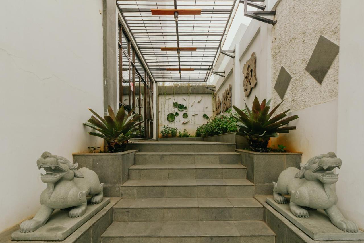 Urbanest Inn House Slipi Jakarta Luaran gambar