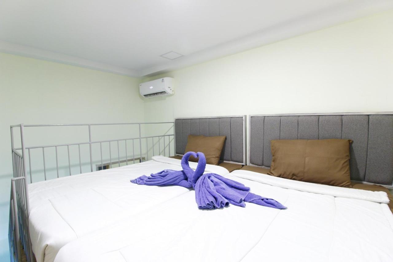 Urbanest Inn House Slipi Jakarta Bilik gambar