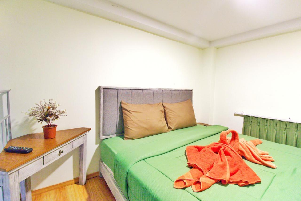 Urbanest Inn House Slipi Jakarta Bilik gambar