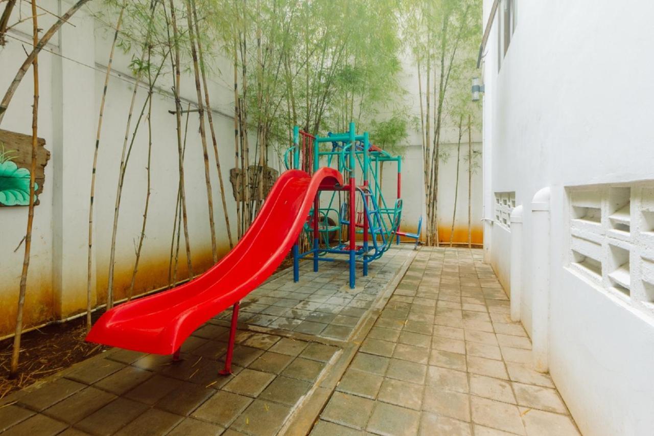 Urbanest Inn House Slipi Jakarta Luaran gambar