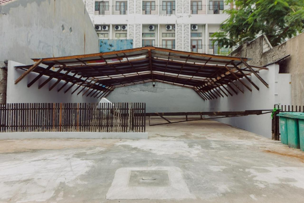Urbanest Inn House Slipi Jakarta Luaran gambar