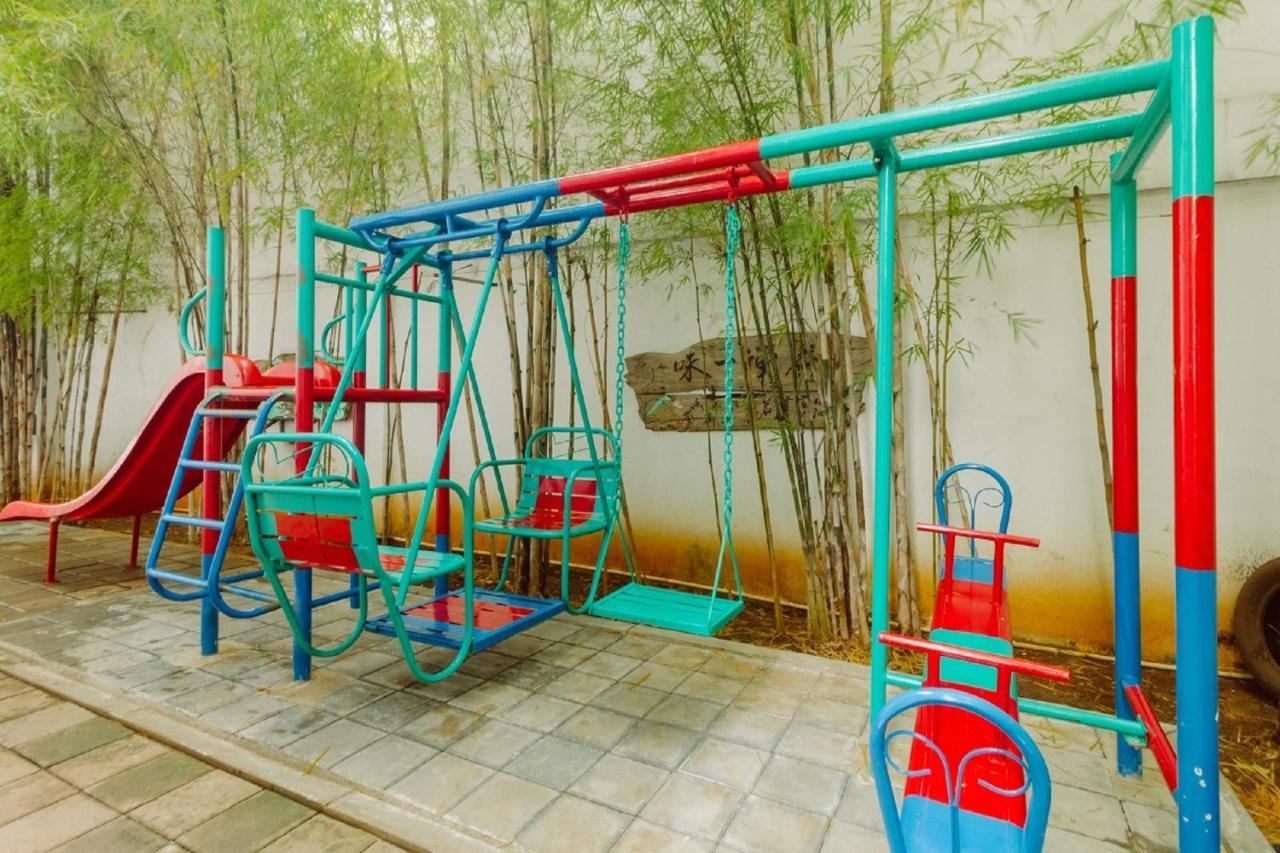 Urbanest Inn House Slipi Jakarta Luaran gambar