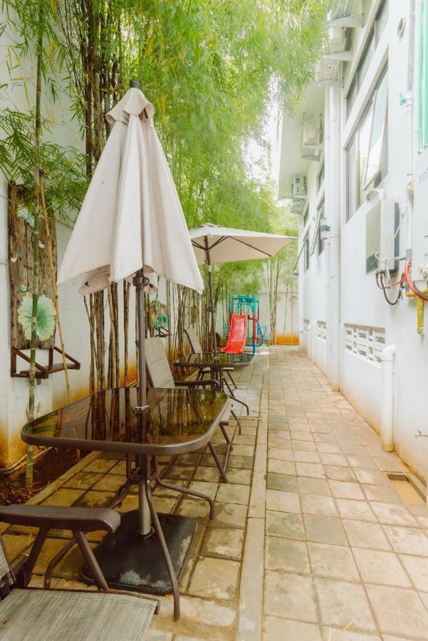 Urbanest Inn House Slipi Jakarta Luaran gambar