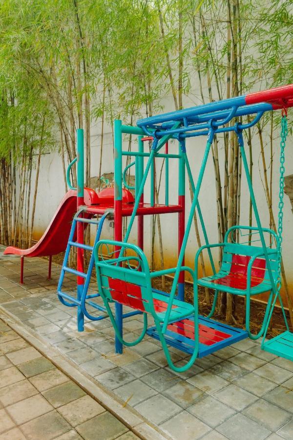 Urbanest Inn House Slipi Jakarta Luaran gambar