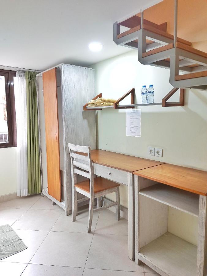 Urbanest Inn House Slipi Jakarta Luaran gambar