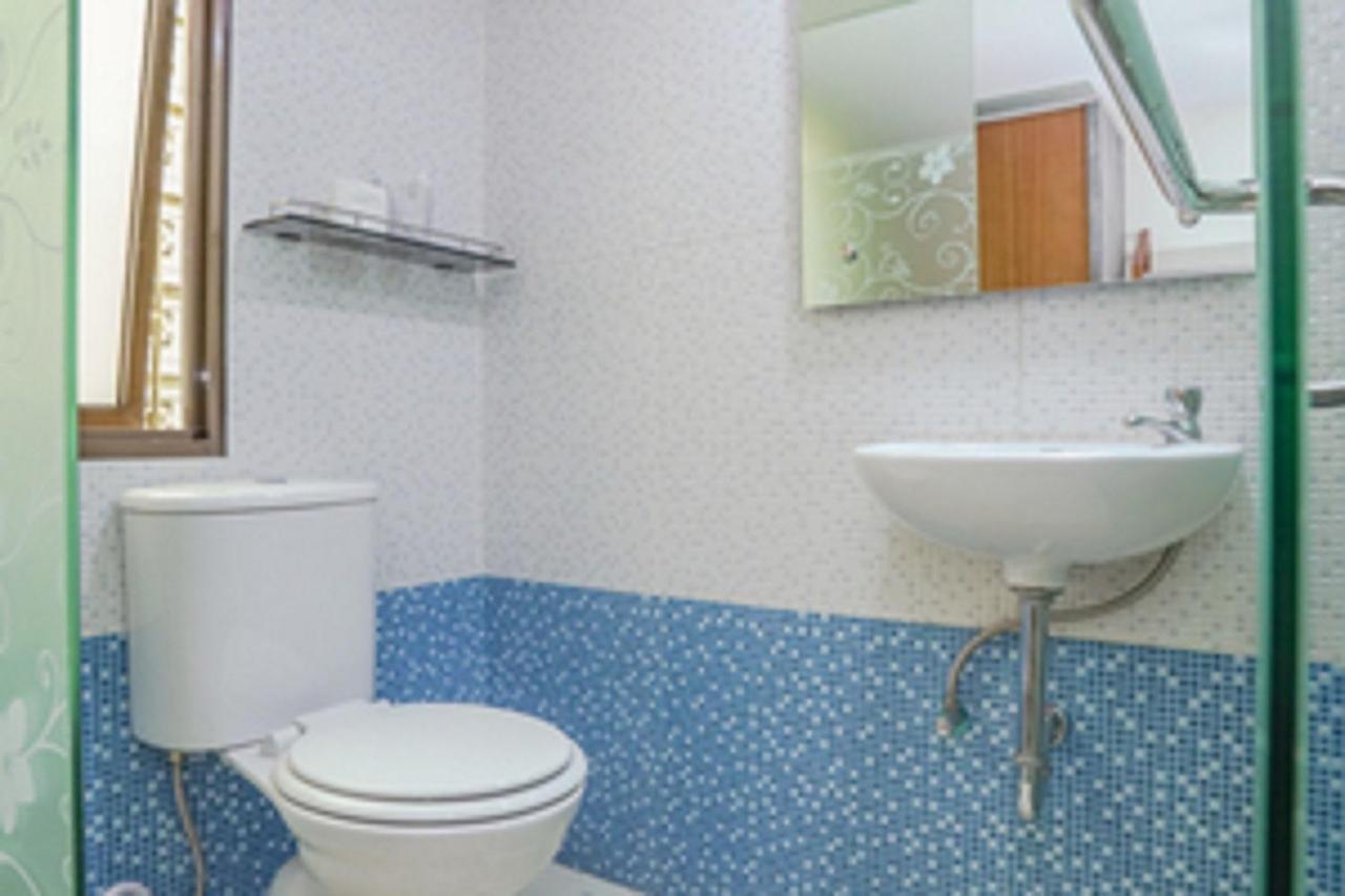 Urbanest Inn House Slipi Jakarta Luaran gambar