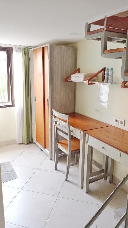 Urbanest Inn House Slipi Jakarta Luaran gambar